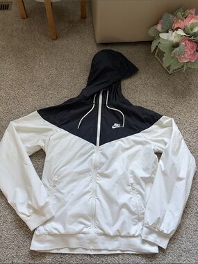 Nike Black & White Chevron Hooded Windbreaker Men’s Small